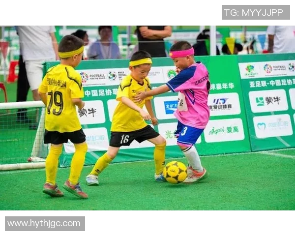 足球明星幼儿造型图片展示小朋友们的运动梦想与童趣魅力