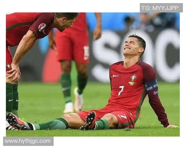 足球明星受伤后绷带包扎的瞬间展现运动员拼搏精神与坚韧不拔的毅力